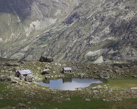 IMG_7857 Refuge de Vallonpierre, le nouveau et l'ancien