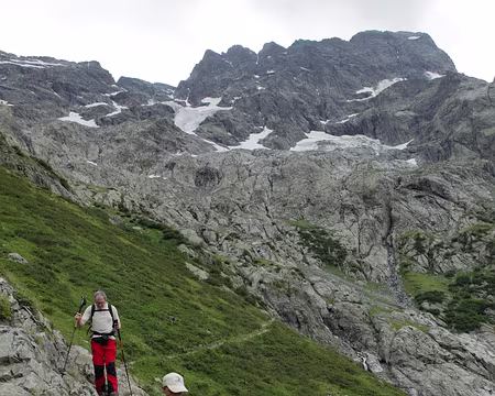 IMG_7929 Petite vire Ã©troite sur fond de Sirac