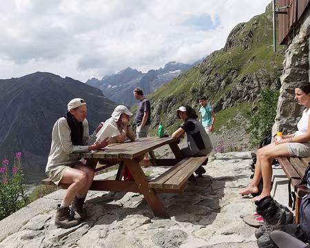 IMG_7936 On profite du soleil sur la terrasse du refuge de ChabournÃ©ou, avant...