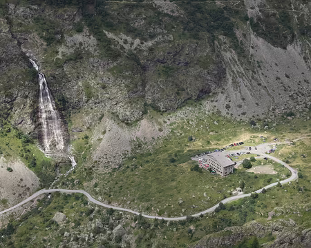 IMG_8083 Cascade du Voile de la MariÃ©e, et Chalet du Gioberney