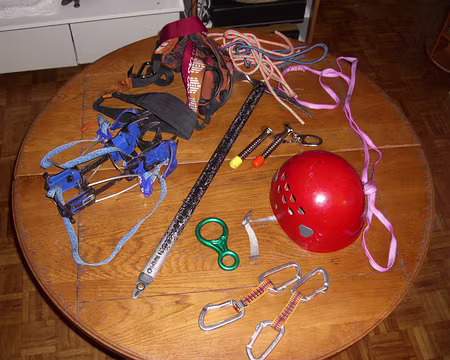 003 Chacun doit être muni du matériel de sécurité qui s'impose.