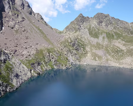 009 Cela veut dire « les lacs du col ».