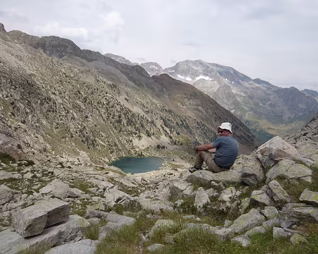 046 Avant une rude journée, il convient de se reposer.