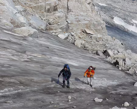 064 Passage glaciaire : il est permis de s'encorder
