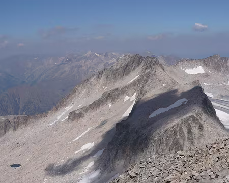076 Le panorama : toutes les Pyrénées.