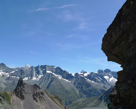 053 Vue vers l'est depuis le col de Riedmatten. Tout au fond, le Cervin.