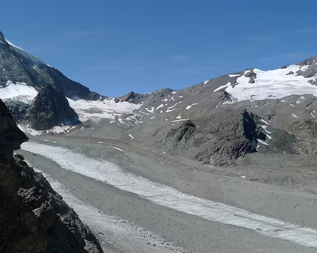 054 Vue vers l'ouest depuis le col de Riedmatten. Le glacier de Cheilon, maigrichon.