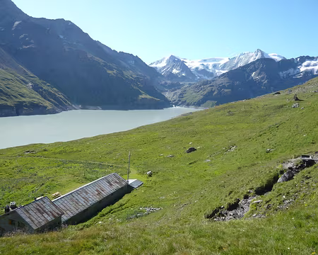 064 Au-dessus de la cabane, vue sur le lac des Dix (5,5 km de long !), le Pigne d'Arolla, le Mont Blanc de Cheilon.