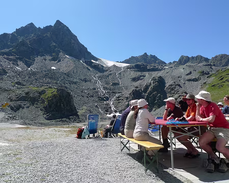 074 Déjeuner à la cabane de Prafleuri.