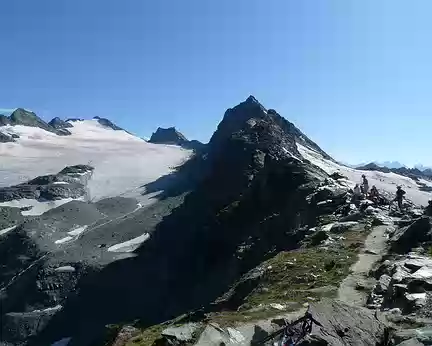 078 Au col de Prafleuri. A gauche, le glacier homonyme.