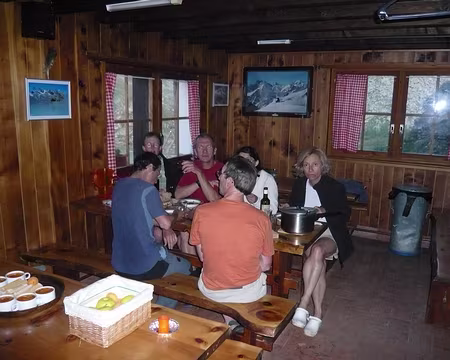 087 Dîner au refuge Saint Laurent.