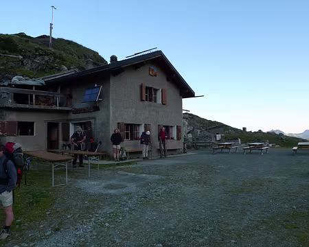 089 7ème jour. Départ matinal du refuge.