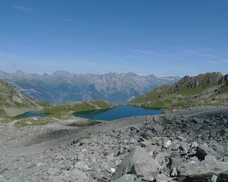 100 Derrière le col de Chassoure, le lac des Vaux.
