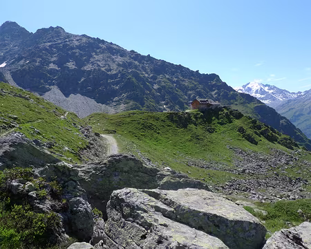 104 La cabane de Mont-Fort nous attend pour le déjeuner.