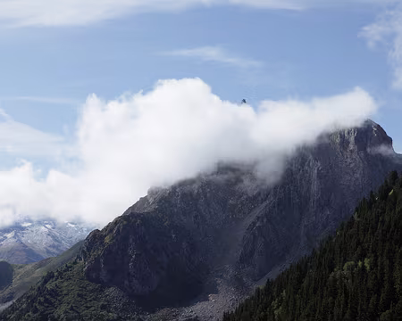 IMG_0383 L'Aiguille de Mey (2842m) pointe au dessus des nuages