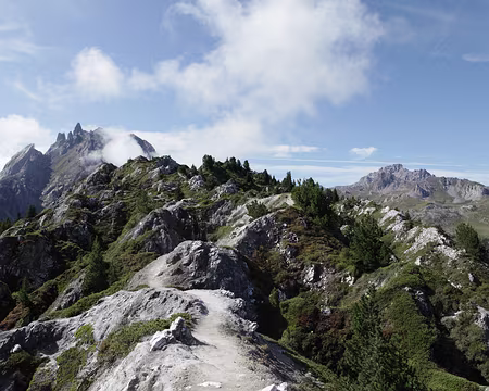 IMG_0401 Les Dents de la Portetta (2842m) vues depuis la crête du Mont Charvet. A droite, l'Aiguille du Fruit (3048m)