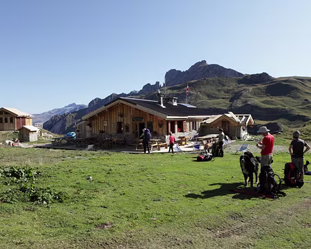 IMG_0543 Passage devant le refuge du Grand Plan