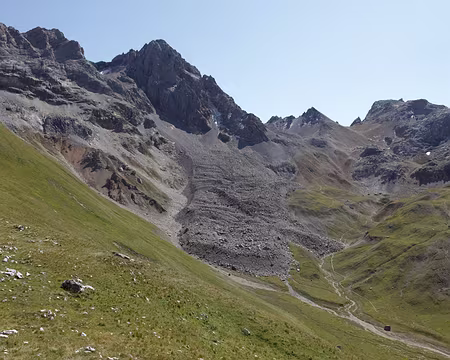 IMG_0645 Le col Rouge (2730m) est sur la droite