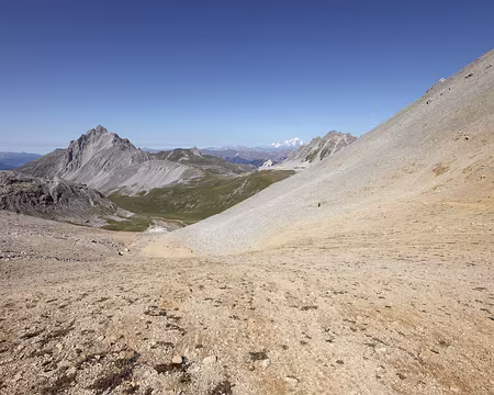 IMG_0674 Vue du col Rouge côte ouest : Aiguille du Fruit, Mont Blanc, Aiguille du Rateau