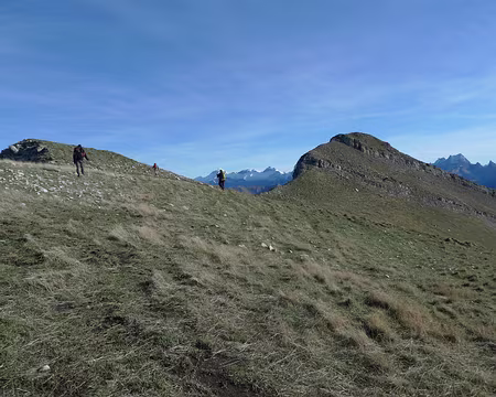 10 Devant nous, la Toussière.