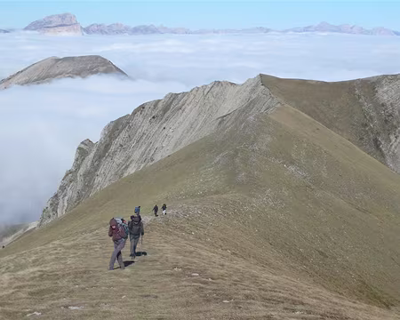 53 Montée au Jocou, au dessus de la mer de nuages.