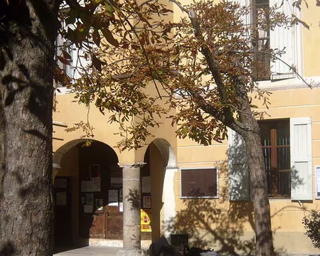 PXL049 Yvette et Marie-Jo visitent Entrevaux