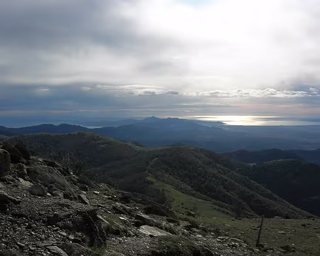 DSCN0919 Vue sur le sud-est vers l'arete frontiere.