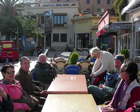 DSCN0945 A l'abri du vent au Bar de la Tramontane.