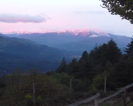 P1000847 lever du jour sur le canigou (chalet des Albères)