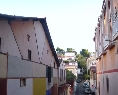 P1000901 extérieur du gîte: le propriétaire est artiste peintre