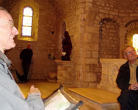 PXL015 église d' Odénas et des visiteurs inspirés