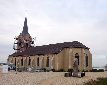 PXL001 Seul vestige du village de Champaubert, englouti sous les eaux lors de la construction du lac.