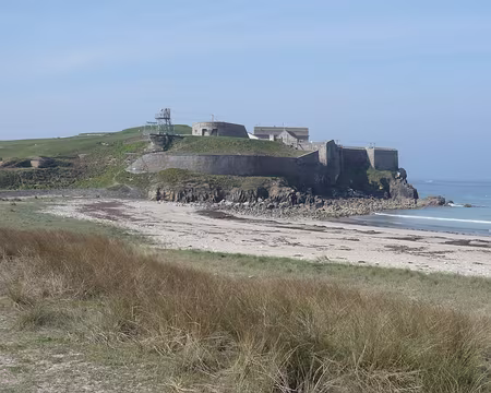 PXL000 Départ du Fort de Penthièvre qui défend la presqu'île.