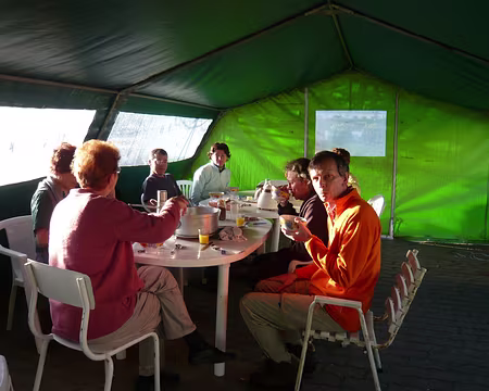 PXL012 Petit déjeuner sous la tente, un air d'été.