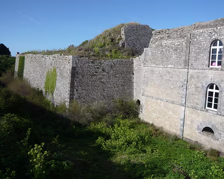 PXL061 Nous aussi nous dormirons dans un fort !