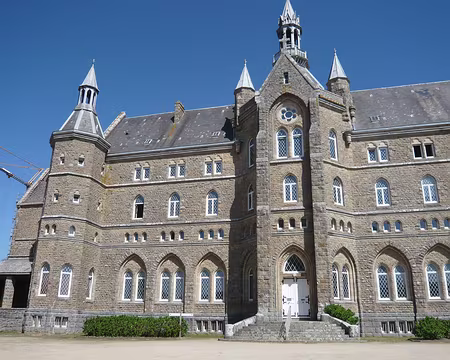 PXL067 L'abbaye Saint-Michel de Kergonan