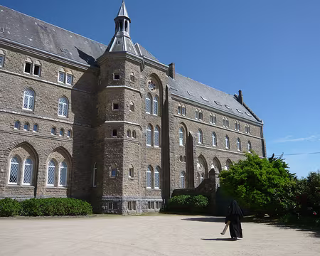 PXL068 L'abbaye Saint-Michel de Kergonan
