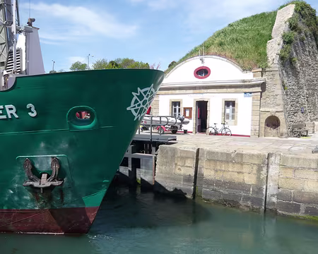 PXL087 La maison des éclusiers en plein travail !