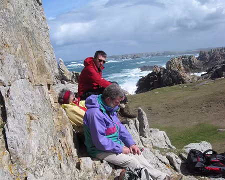 Ouessant Avril 2010 080 Pose à l'abri du vent