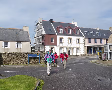 P1060005 Départ de la rando pointe de Saint-Matthieu
