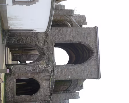 P1060010 L'abbaye de la pointe de Saint-Matthieu