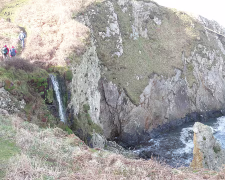 P1060134 La petite cascade est bien alimentée...