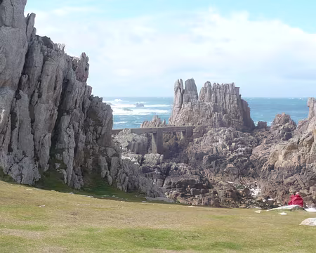 P1060209 Restes d'installations maritimes près du phare du Créac'h