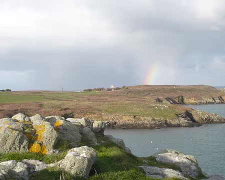P1060294 Avant l'averse... au loin le phare de la Jument