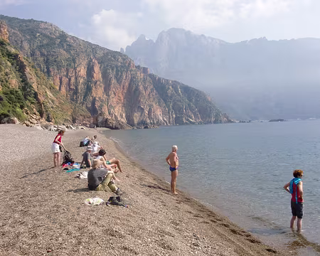 la plage de Bussaglia l'heure du bain