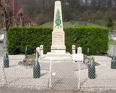 015 Le monument aux morts