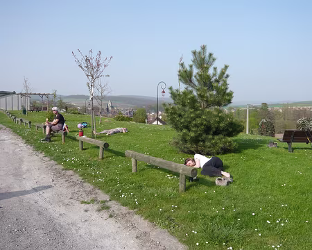 PXL046 la confortable salle d'attente de la gare de Avenay pour l'unique train de la journée !