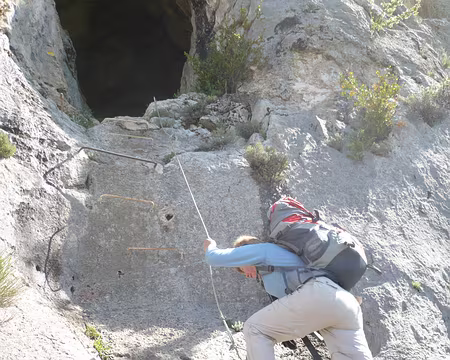 PXL010 Bernadette montre l'exemple avec enthousiasme