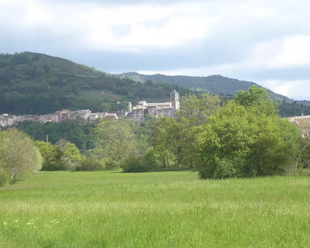 PXL032 Thoard, sa caserne de pompier, son hôtesse haute en couleurs...