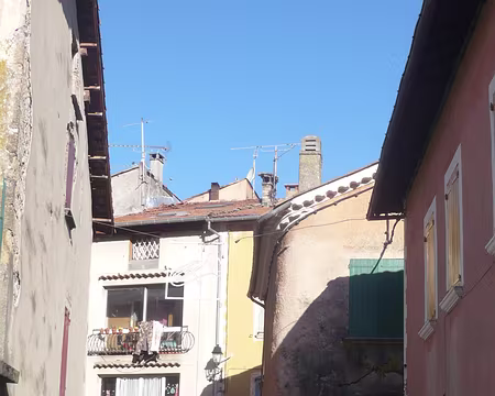 PXL035 Joli bourg provençal